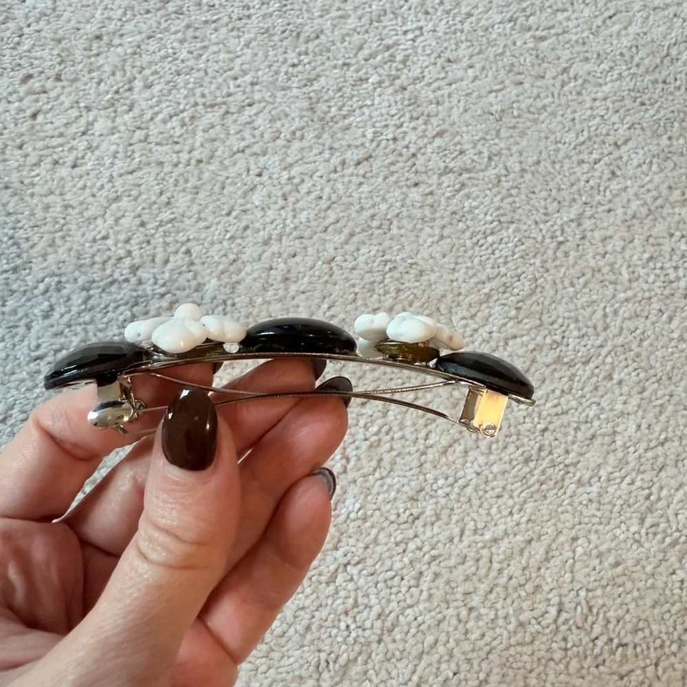 NWT hair barrette